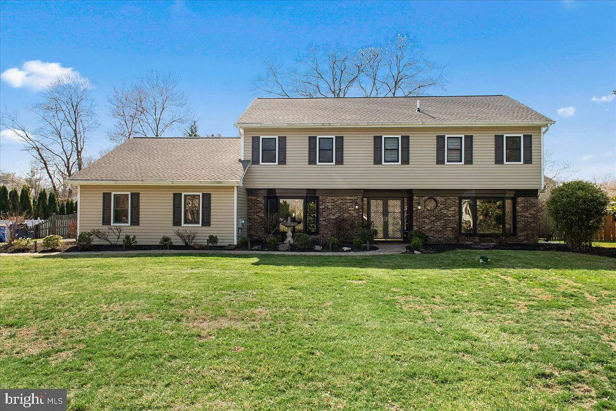 329 Sherwood Dr photo 1