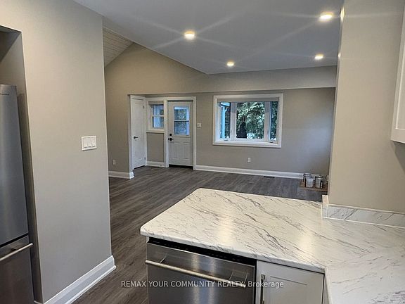 3rd image of 3958 Grove Pl