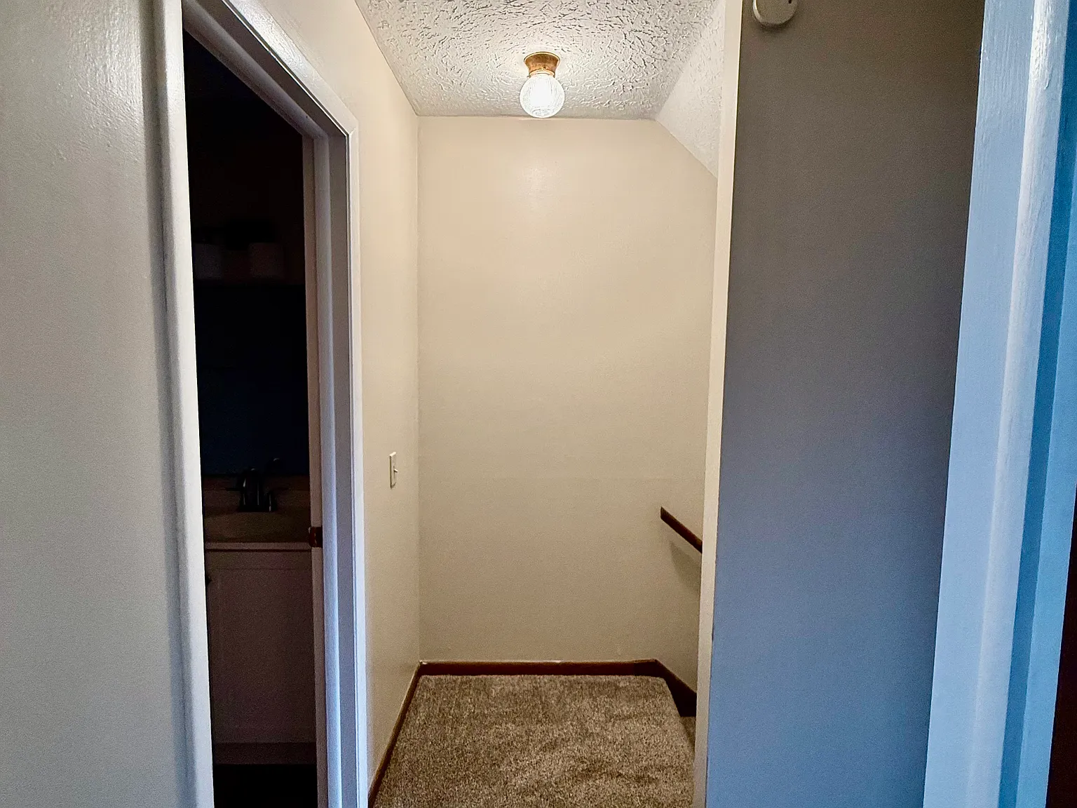 2 bed, 1000 sqft, $1,200 — Photo 4