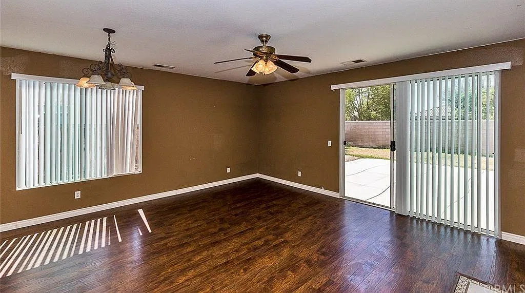 3 bed, 1377 sqft, $2,665 — Photo 2