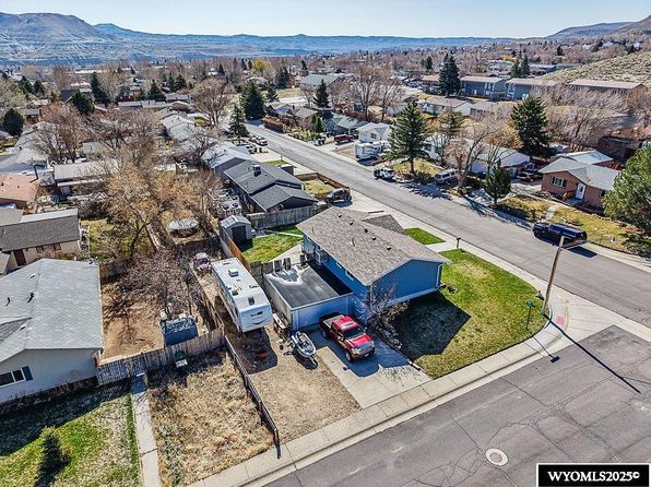 325 Trail Dr, Green River, WY 82935