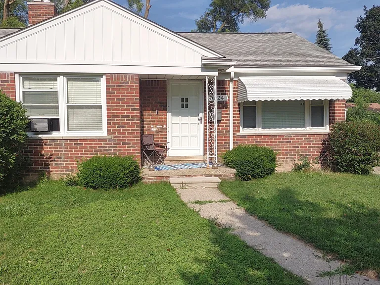 9924 Roseland St — Photo 2