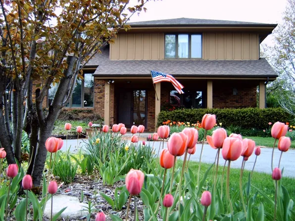 1610 Old Oak Pl, Darien, IL 60561