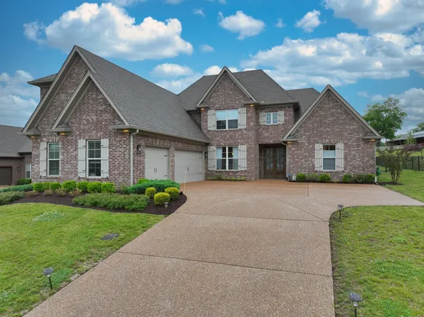 963 Luxborough Dr, Hendersonville, TN 37075