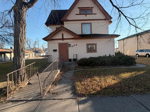 406 1st Ave N, Jamestown, ND 58401