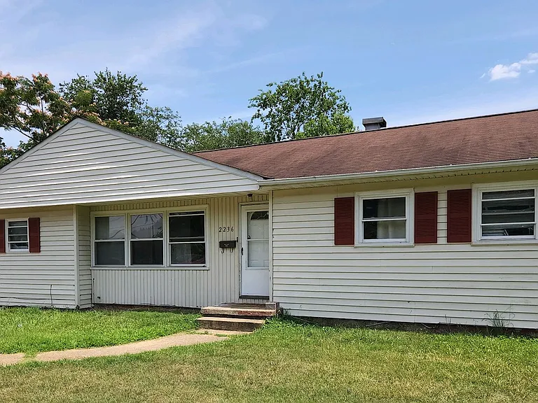 2236 Corbett Ave — Photo 10