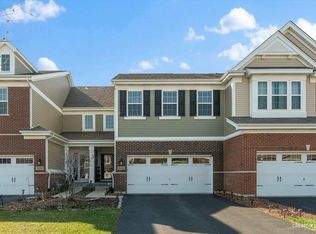 927 Paisley Ln, Naperville, IL 60540