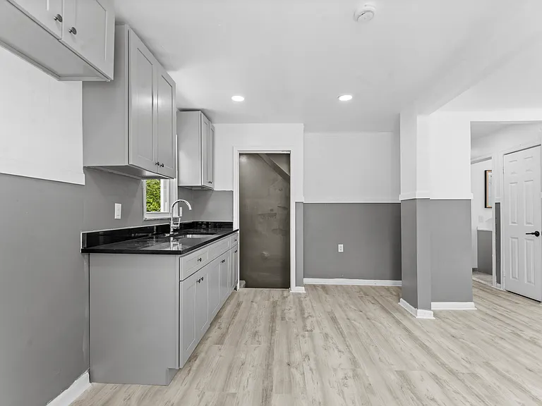 16039 Fairmount Dr — Photo 5