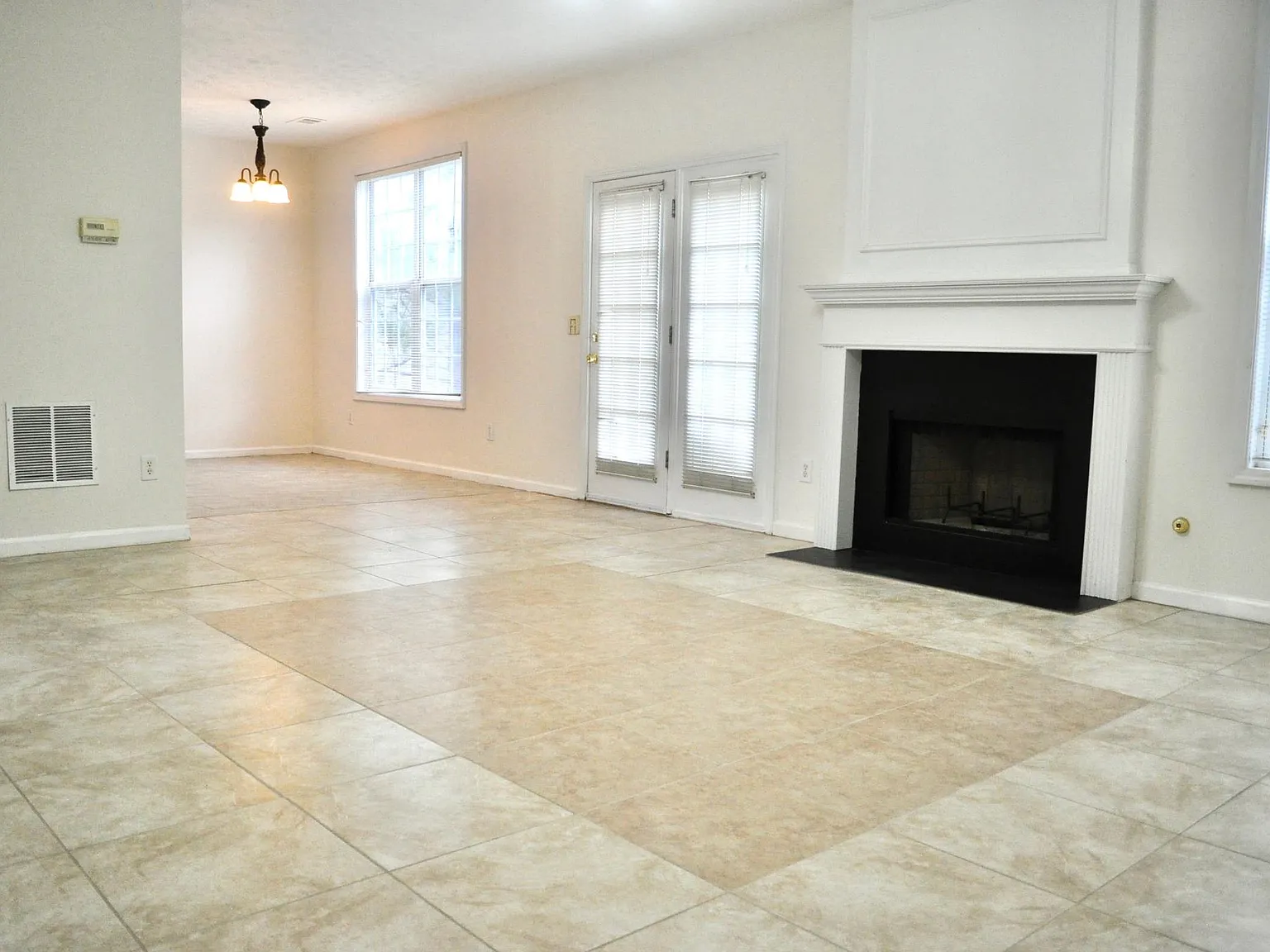4 bed, 2.5 bath, 2250 sqft, $2,100 — Photo 2
