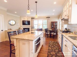 404 Hunnewell St #1, Needham Heights, MA 02494