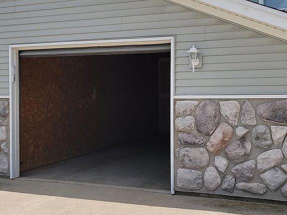 4th image of 615 Trinity Dr Unit 1
