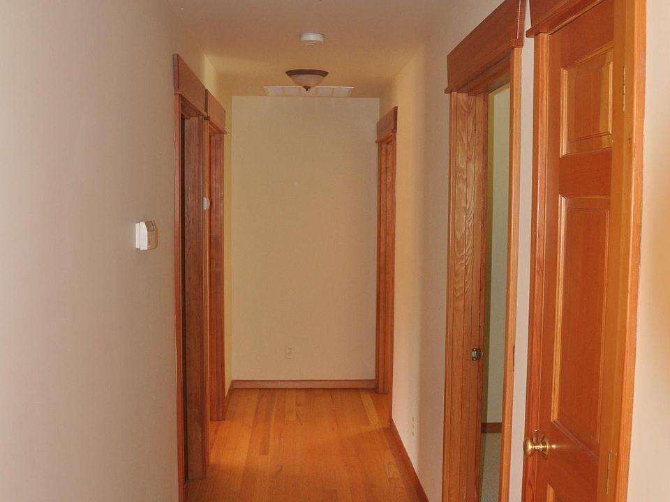 2nd image of 22202 Indianola Rd NE