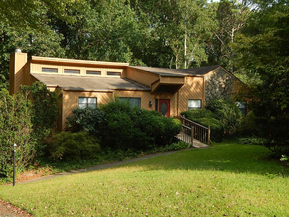 1st image of 2420 Kingsley Dr NE