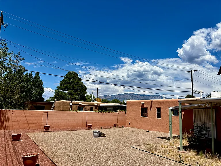 1721 Utah St NE — Photo 31