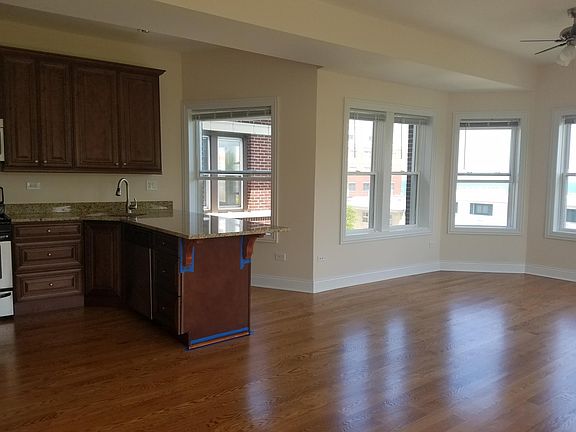 4th image of 7602 N Eastlake Ter APT 3