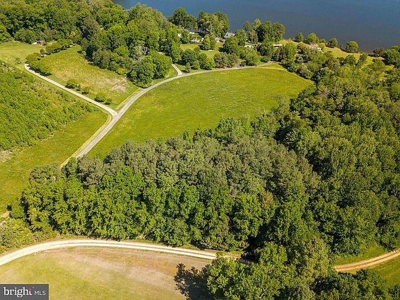4th image of Heron Cove Ln