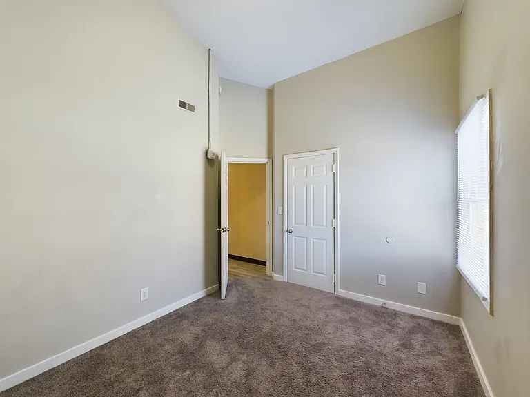 Kensington Apartments — Photo 11