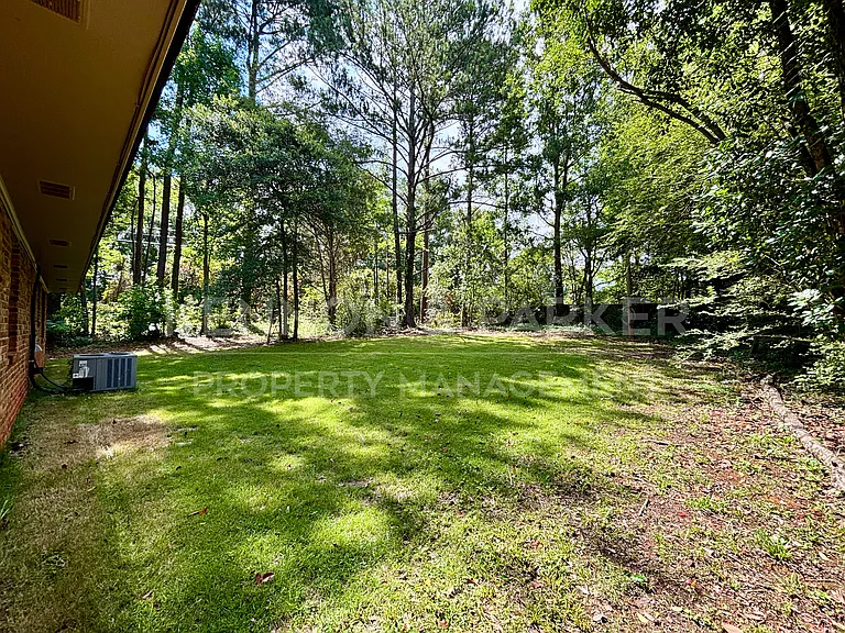 8001 Twin Chapel Dr — Photo 20