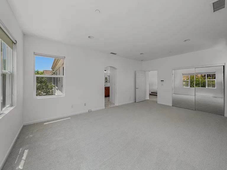 100 Portsmouth Dr — Photo 40
