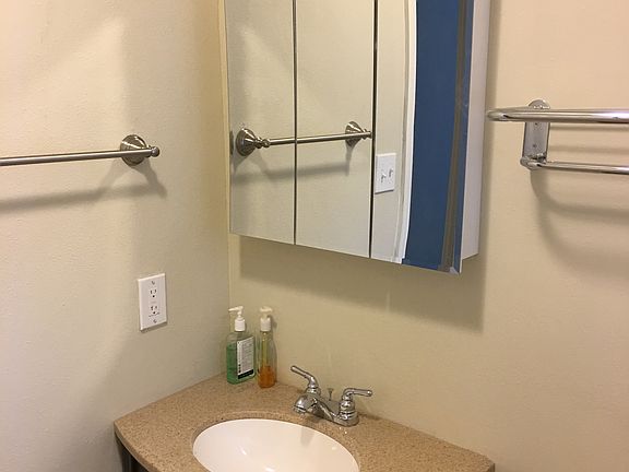 BATHROOM/WITH SHOWER