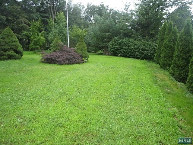 2nd image of 507 Van Dine Ave
