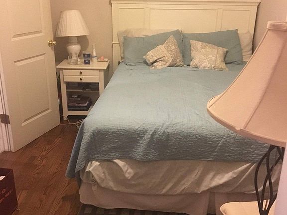 4th image of 1057 W Oakdale Ave #2