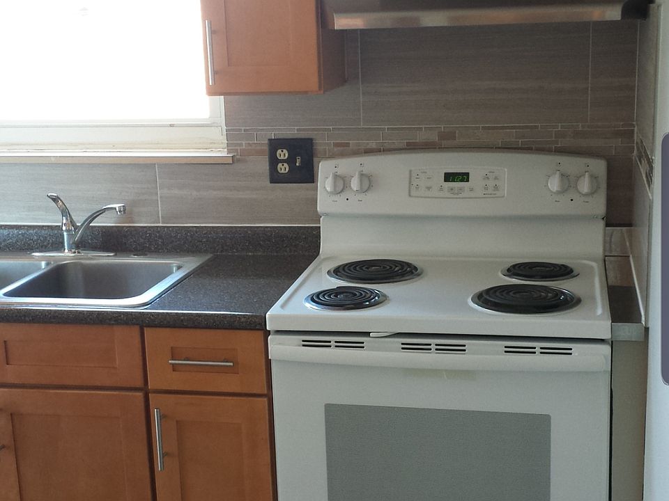 1st image of 2825 Elmwood Ave APT 4