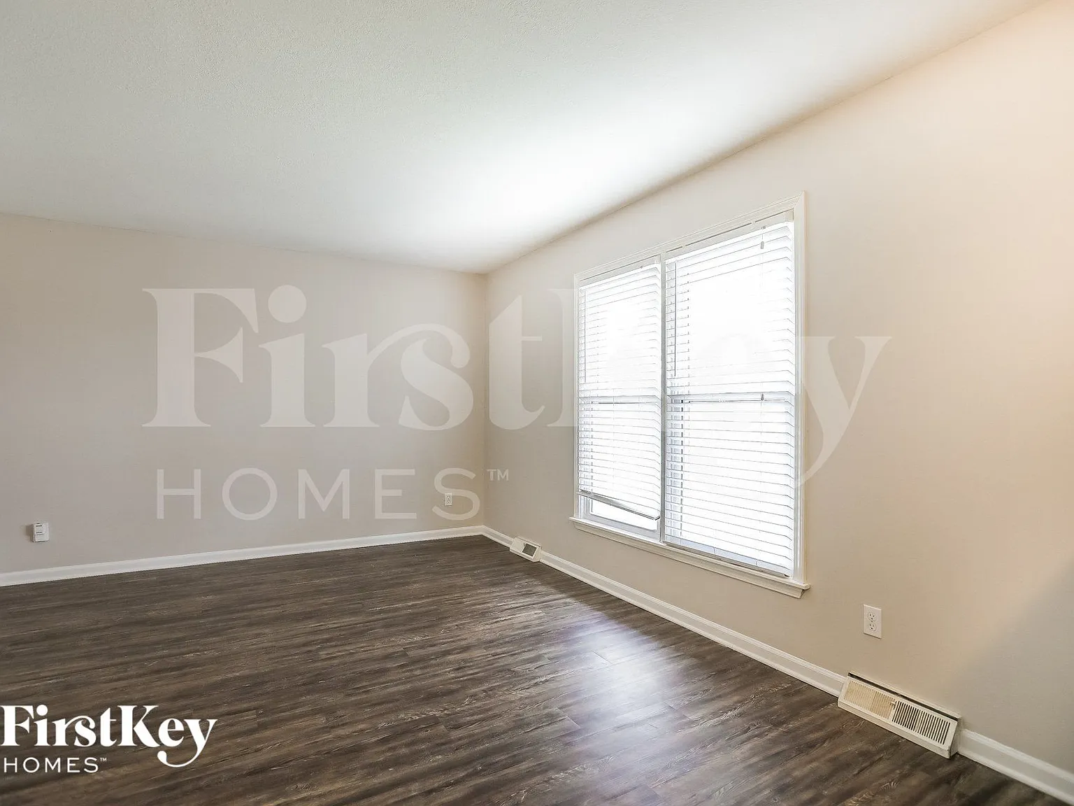 3 bed, 2.5 bath, 1680 sqft, $1,910 — Photo 3