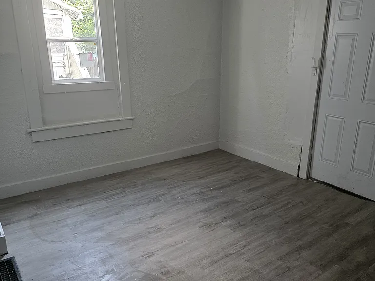 223 N Greenmount Ave — Photo 7