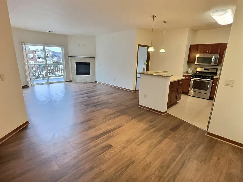 2 bed, 1214 sqft, $2,000 — Photo 2