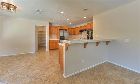 4th image of 5661 Pine Ave