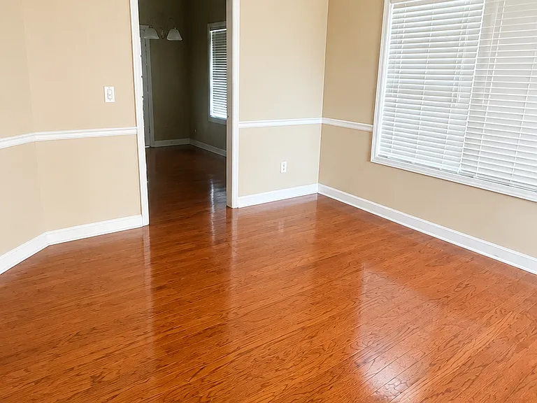 655 Valley Glen Dr — Photo 3