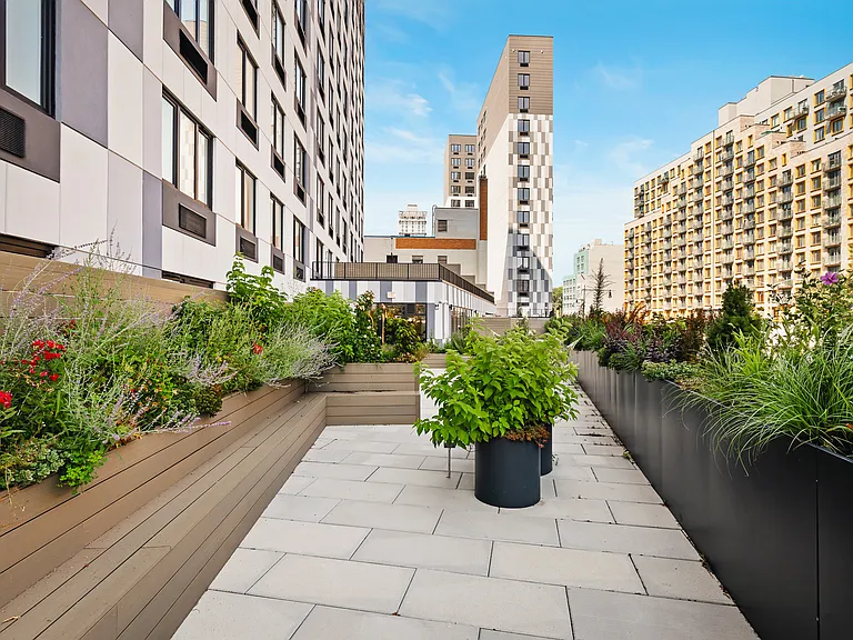 261 Grand Concourse #4818 — Photo 39