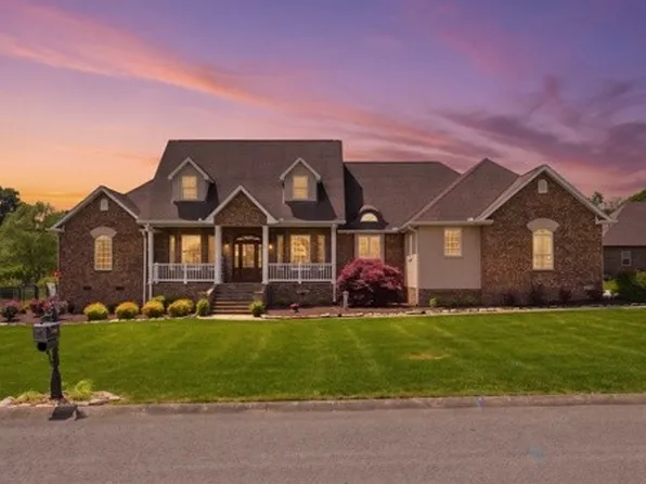 102 Highpoint Blvd, Tullahoma, TN 37388