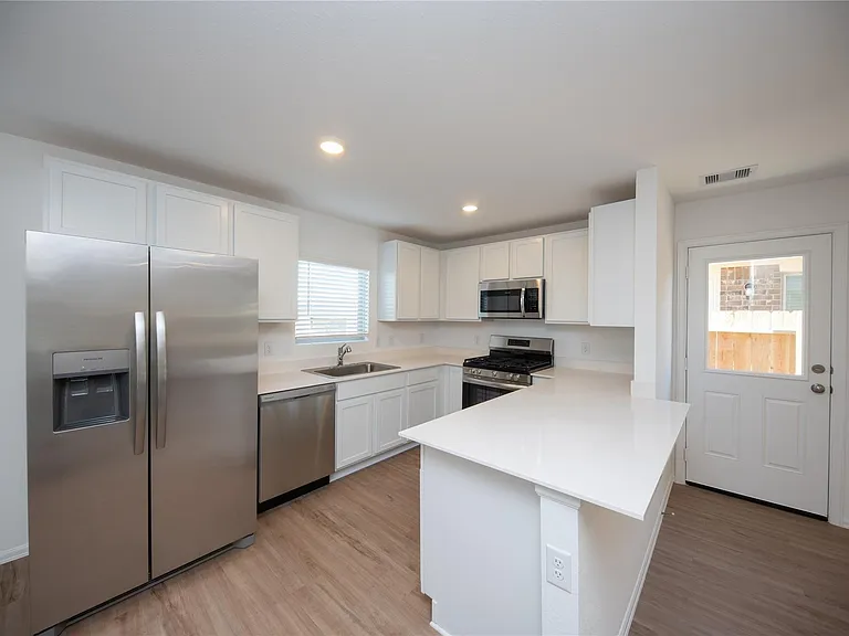 7235 Gorrian — Photo 10