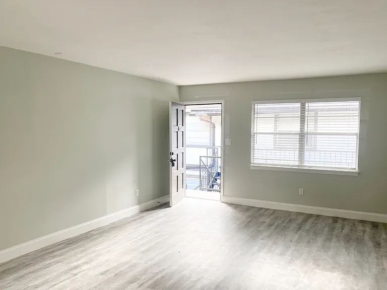 Salisbury Apartments — Photo 6