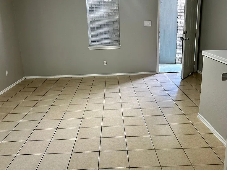 2302 W Elisa Ln #7 — Photo 8