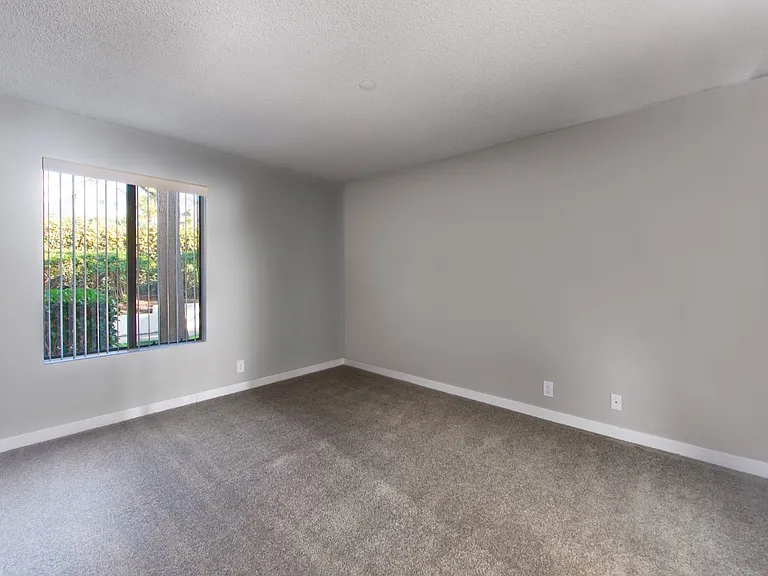Pacific Pointe Apartments — Photo 16