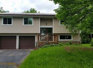 5717 Dalton Dr, Farmington, NY 14425