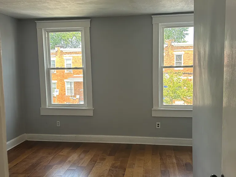 2627 E Chase — Photo 9