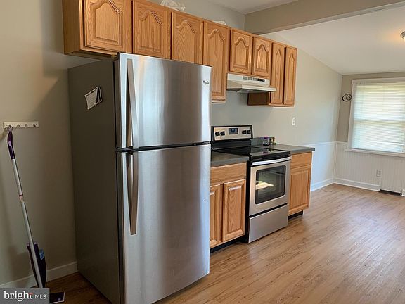 4th image of 48 W Pearl St