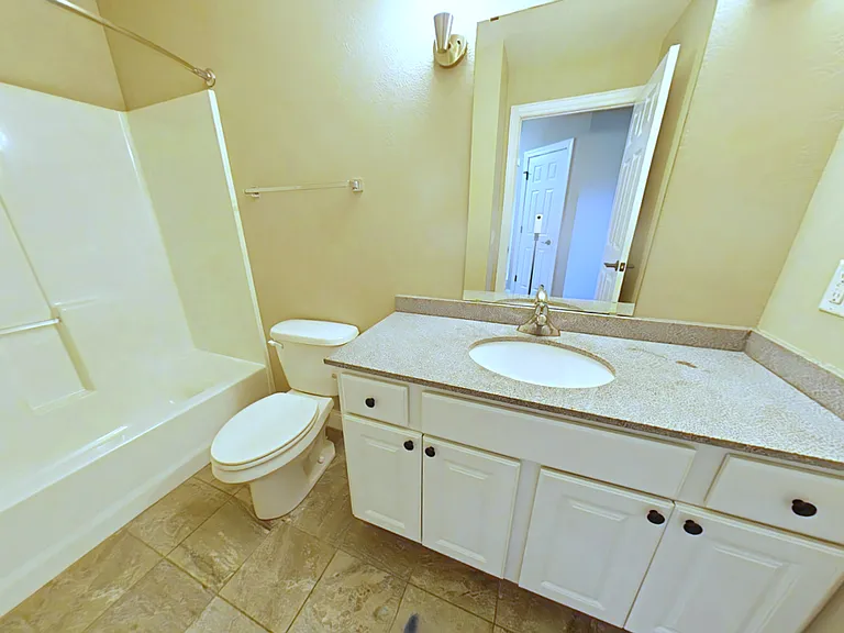 Delafield Woods Apartments — Photo 76