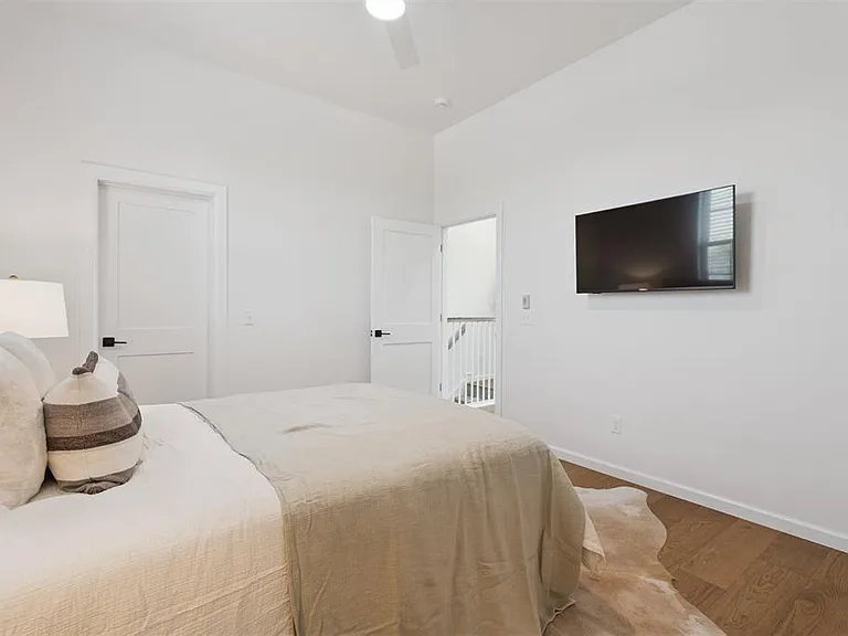18817 Selah Way — Photo 42