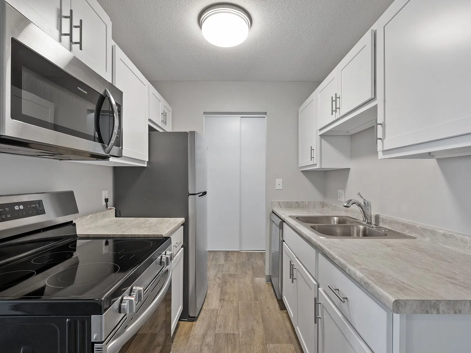 109th Place Apartments — Photo 3