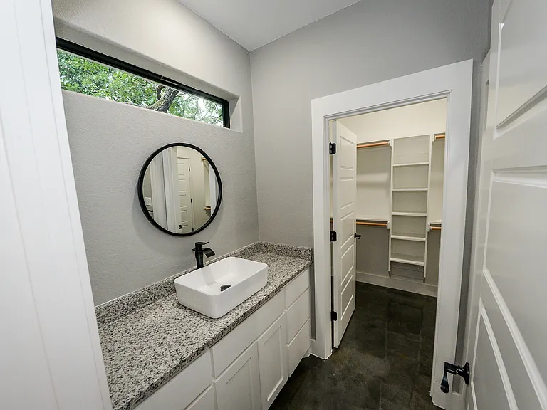 612 E Shepherd St — Photo 2