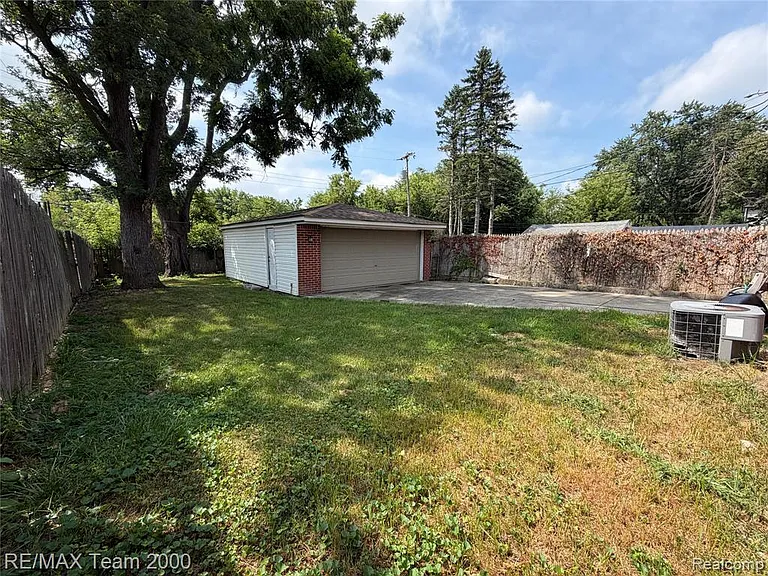 25647 Hanover St — Photo 26