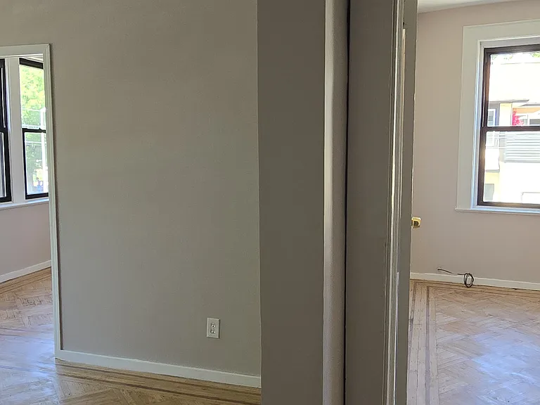 31 Park Ave W — Photo 10