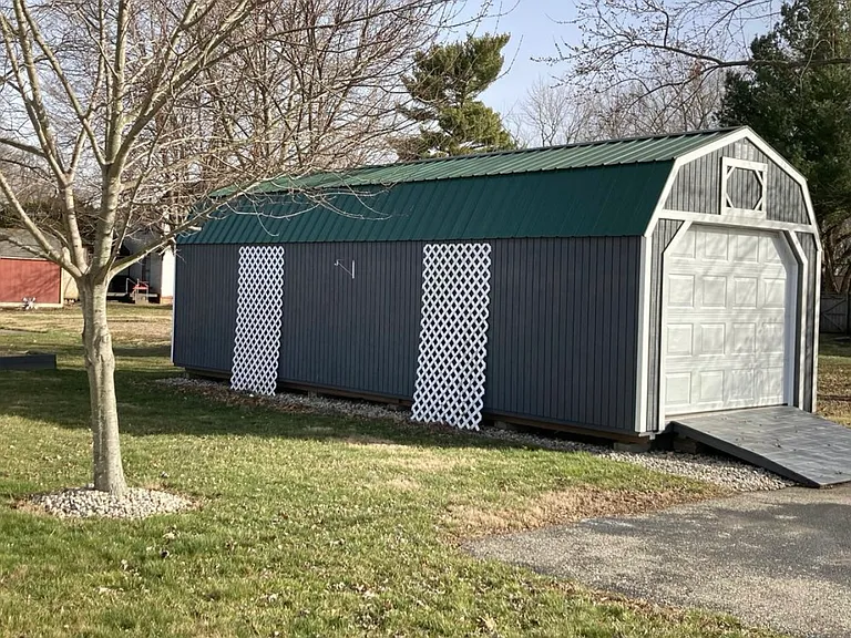 513 E Silver St — Photo 32
