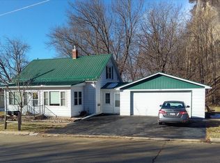 513 Denniston St, Cassville, WI 53806