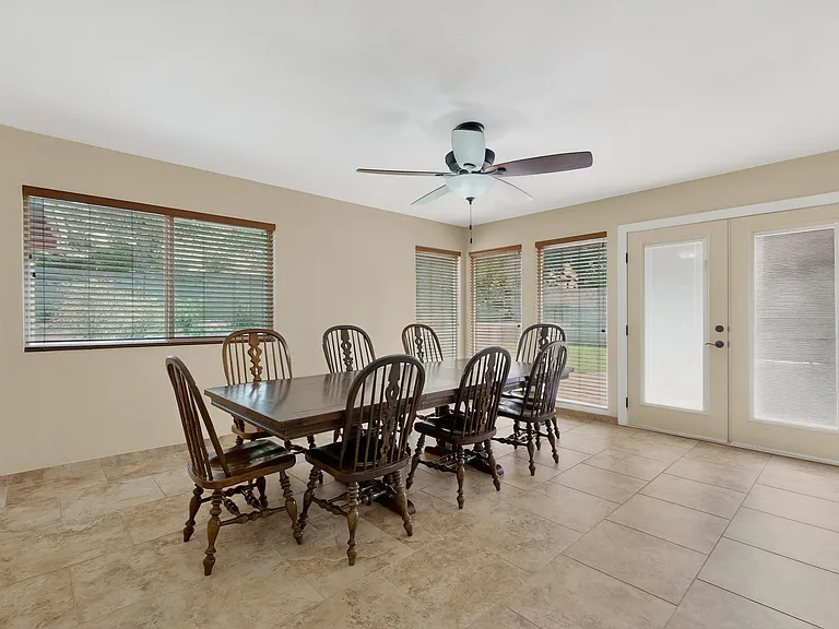 5612 Chelwood Park Blvd NE — Photo 16